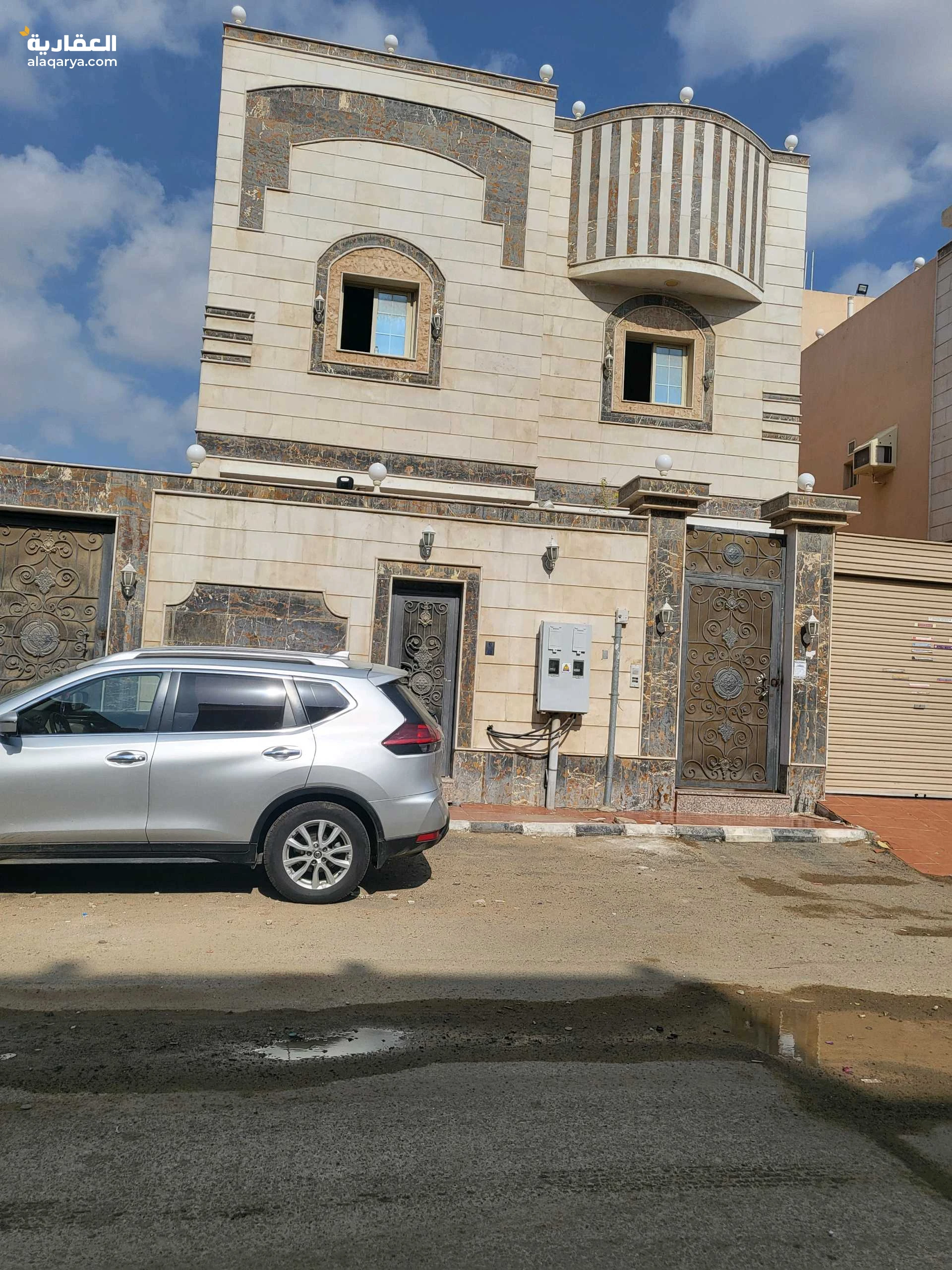 للبيع فيلا نظام شقق دورين وملحق الحمدانية حي الفلاح جده