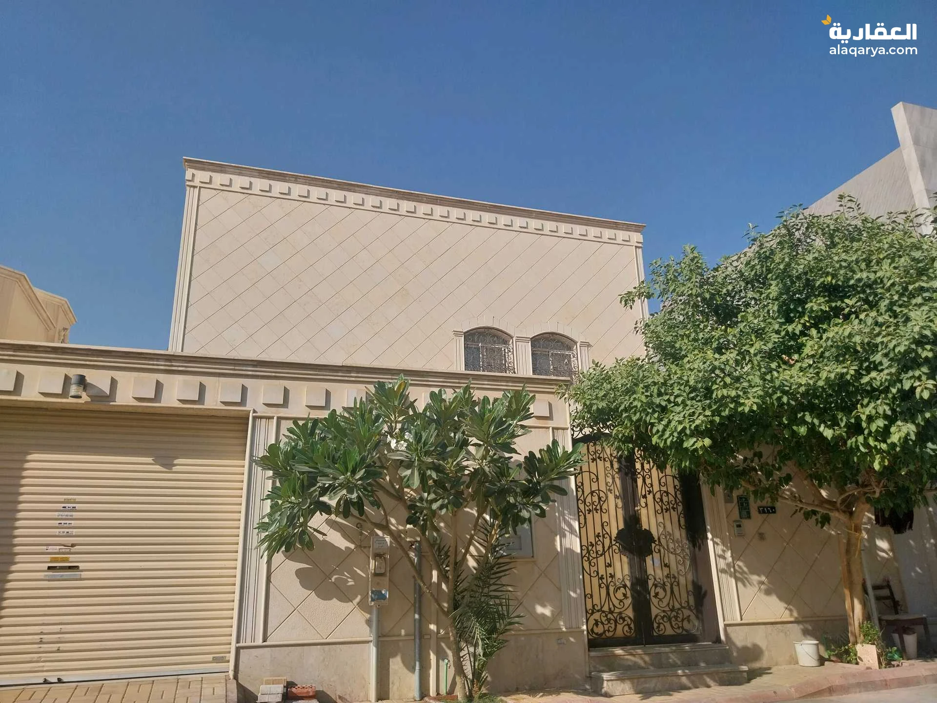 للبيــــــــع فيلا مساحة ٤٠٠حي الربيع