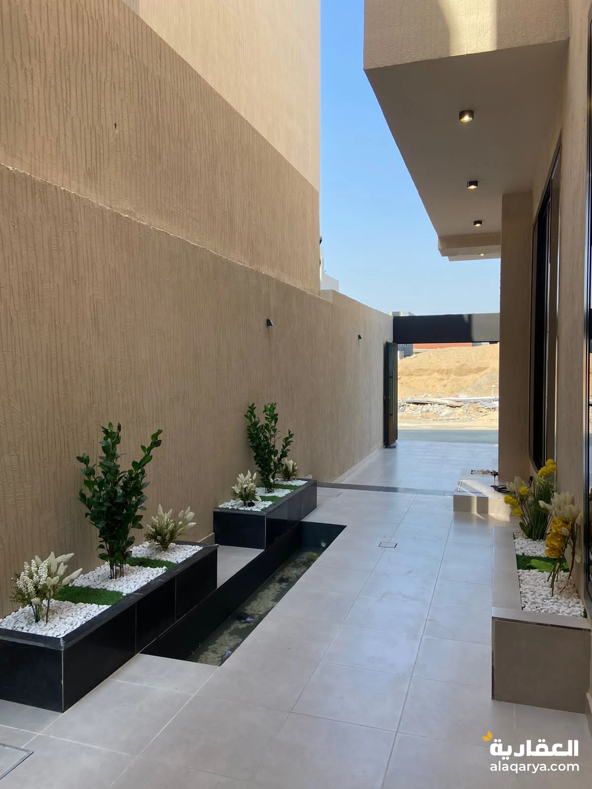 للبيع فيلا في مكة بمسبح خاص ديكور وتصميم ولا اروع ضمان يصل الى ٢٥ سنة