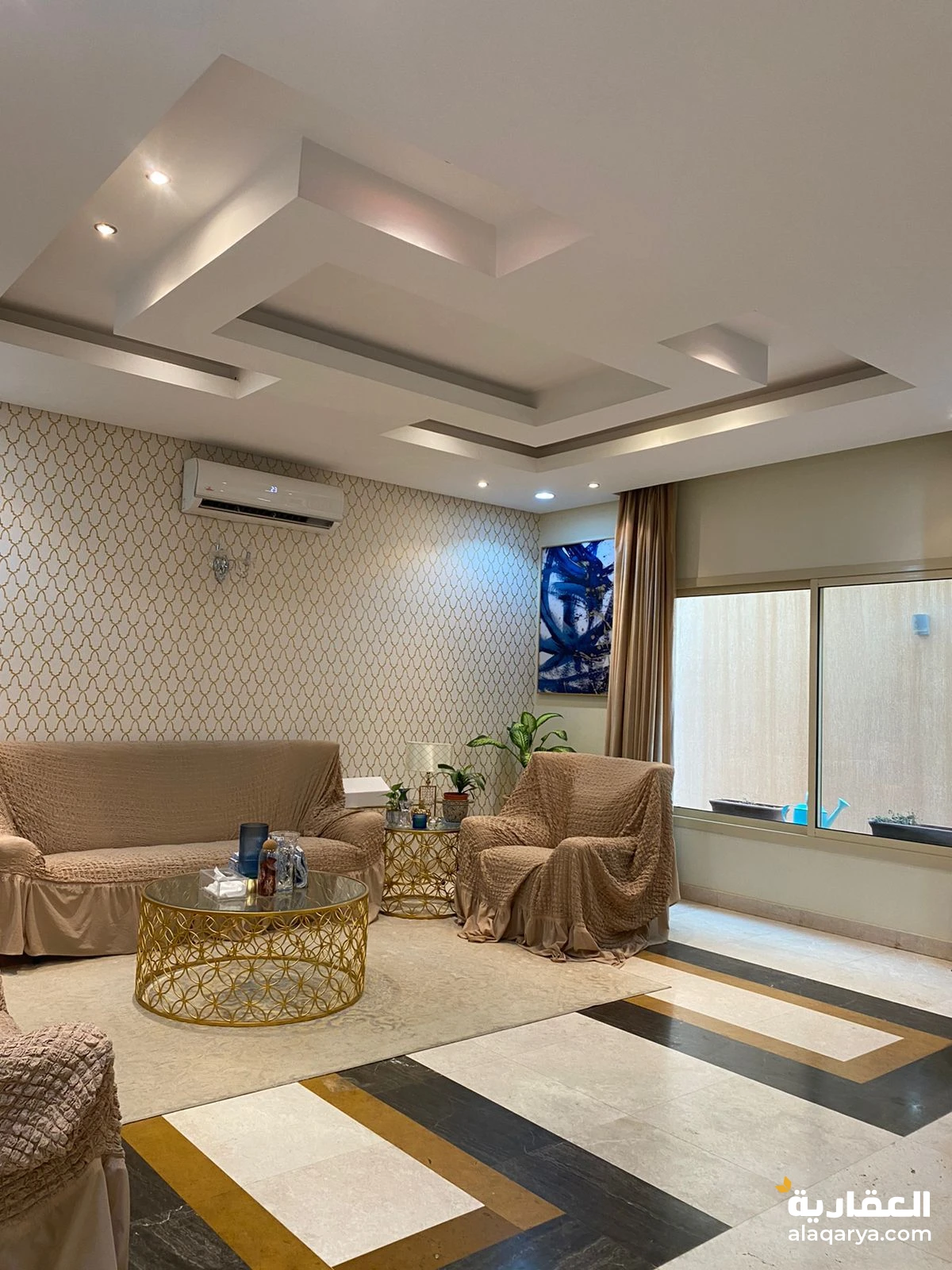 للبيع شقه مساحة 152