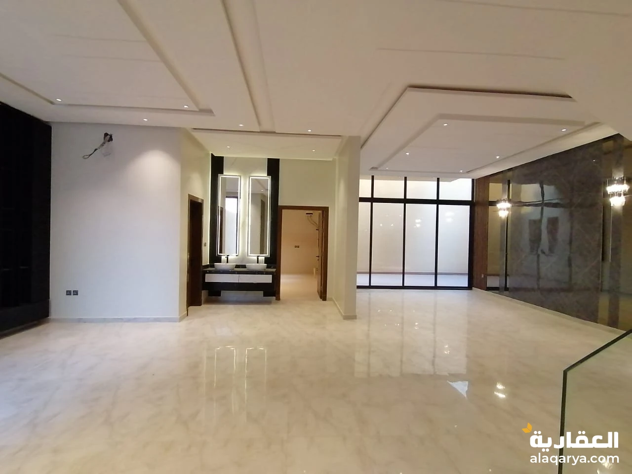 للبيع شقه حي الملقا مساحة 144