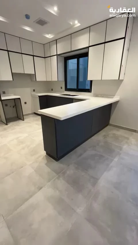 شقه للايجار غرفتين مع صاله مع ثلاث حمامات دور أرضي