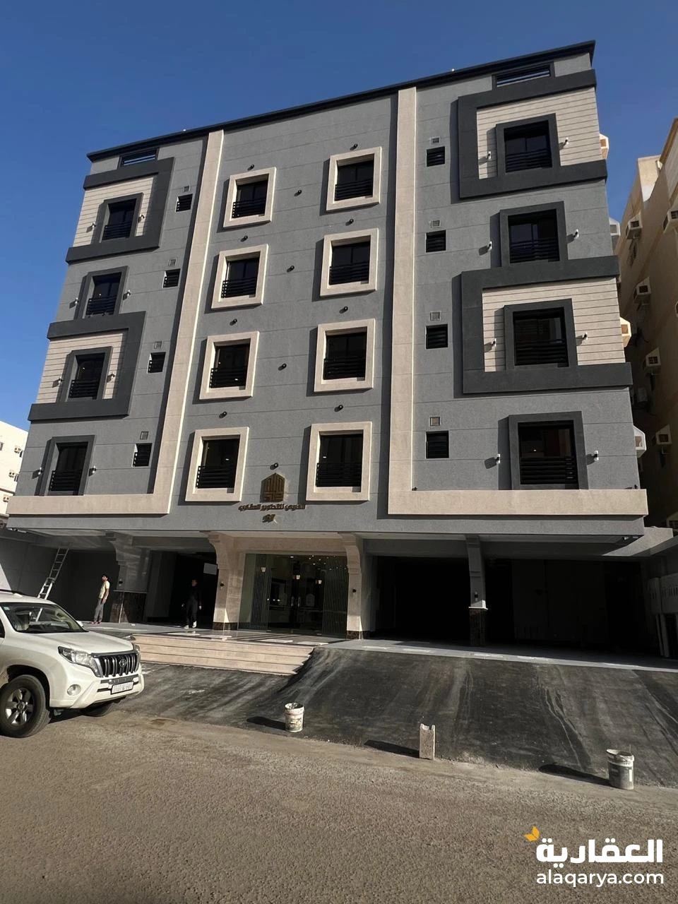 شقه فاخره 5غرف للبيع جده حي التيسير