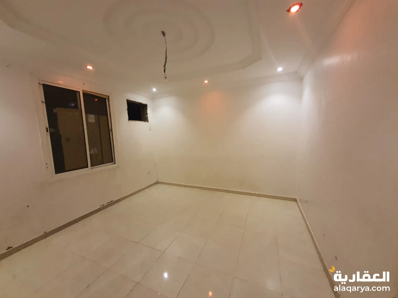 شقة للإيجار بالمروة 2 بجدةمكونة من اربع غرف وثلاث دورات مياهمطبخ