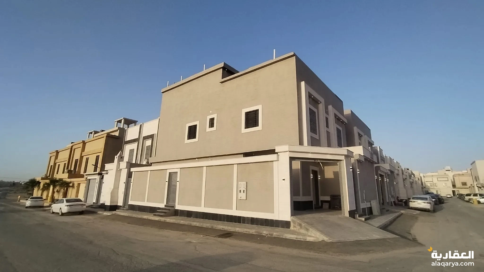 #فيلا درج صاله مع شقه للبيع بحي طويق