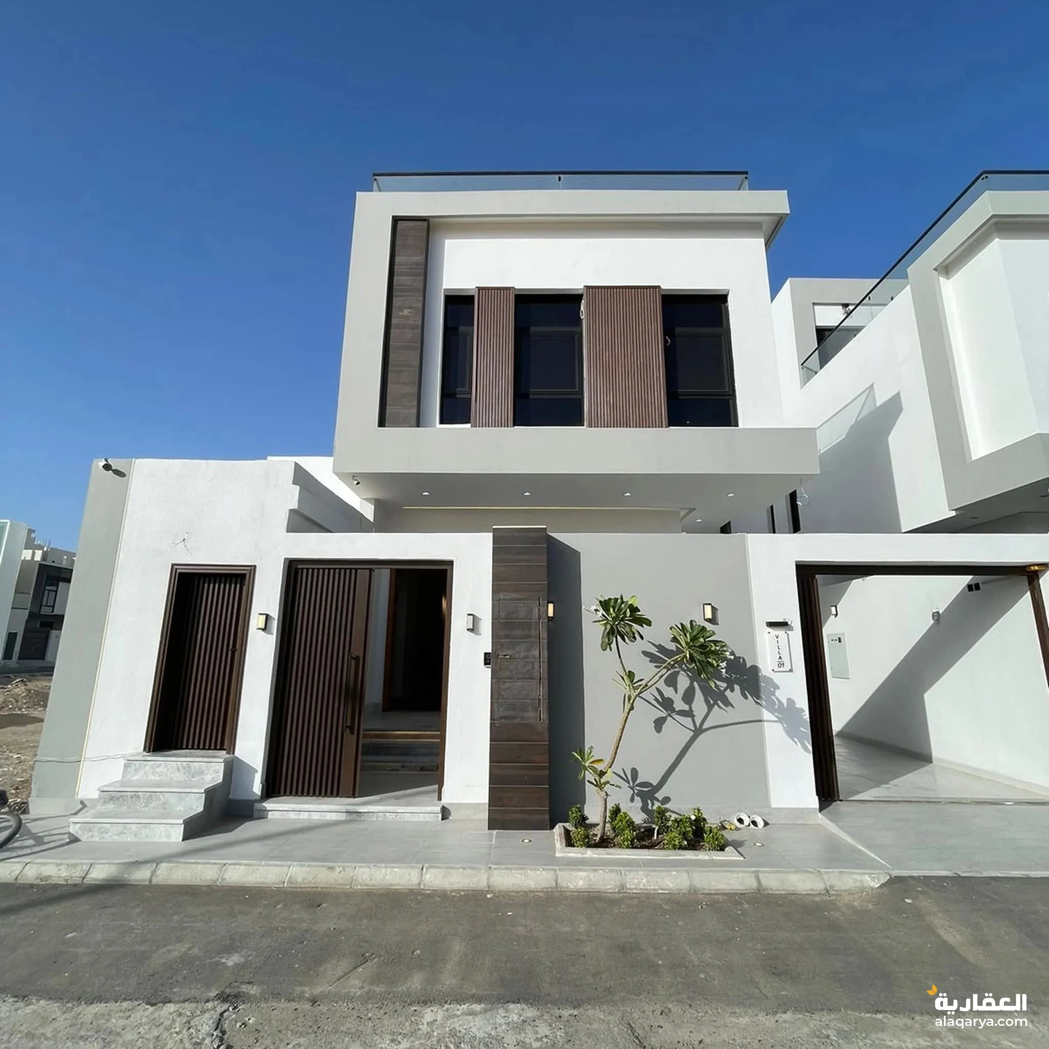 #فيلا بتصميم مودرن دورين وملحق