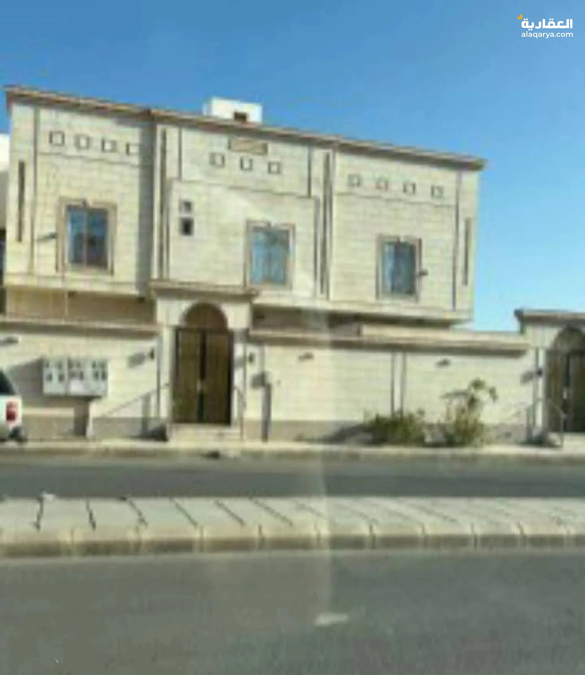 @ للبيع عمارة بمساحة 600 متر مربع في المدينة