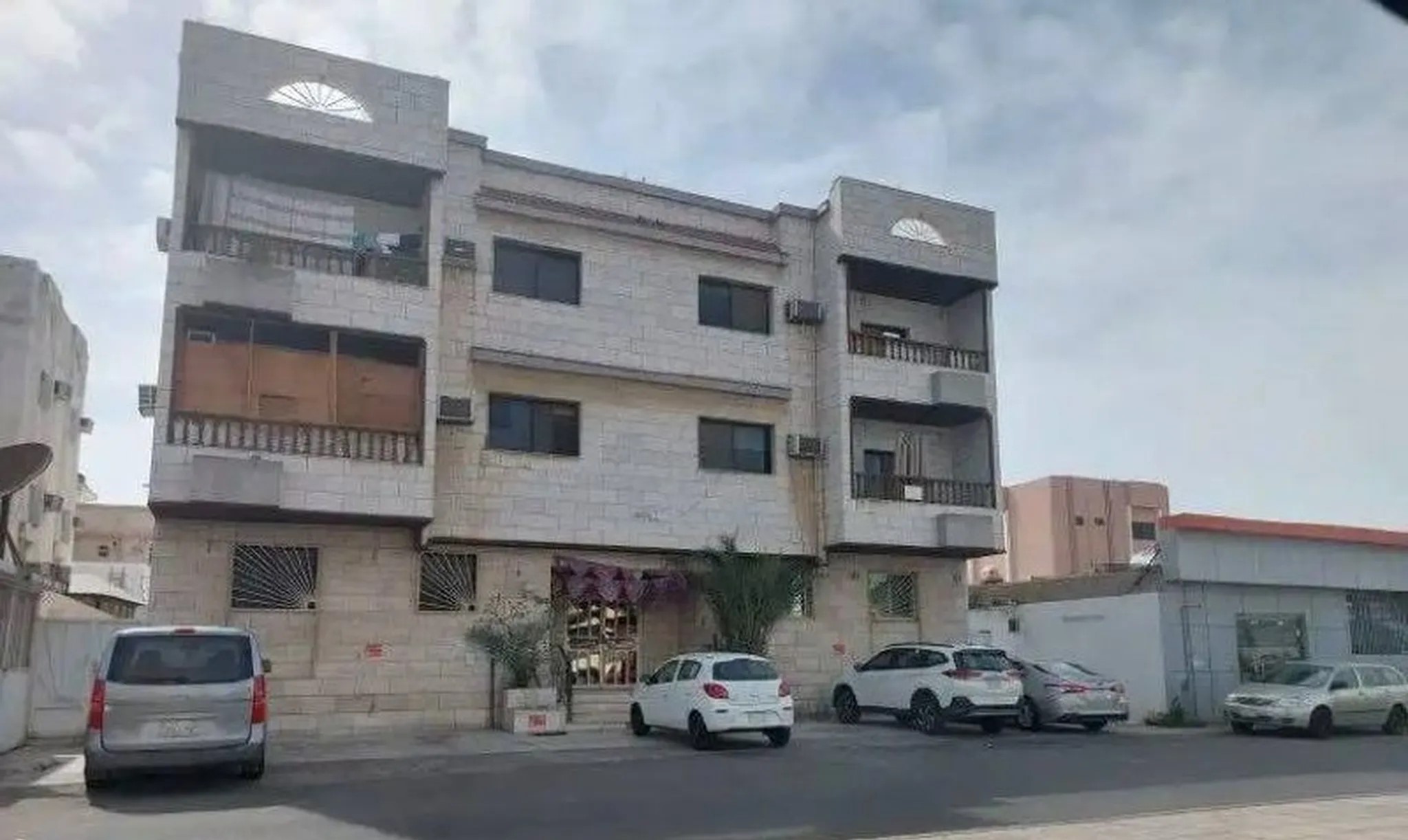 @ للبيع عمارة بمساحة 550 متر في جدة