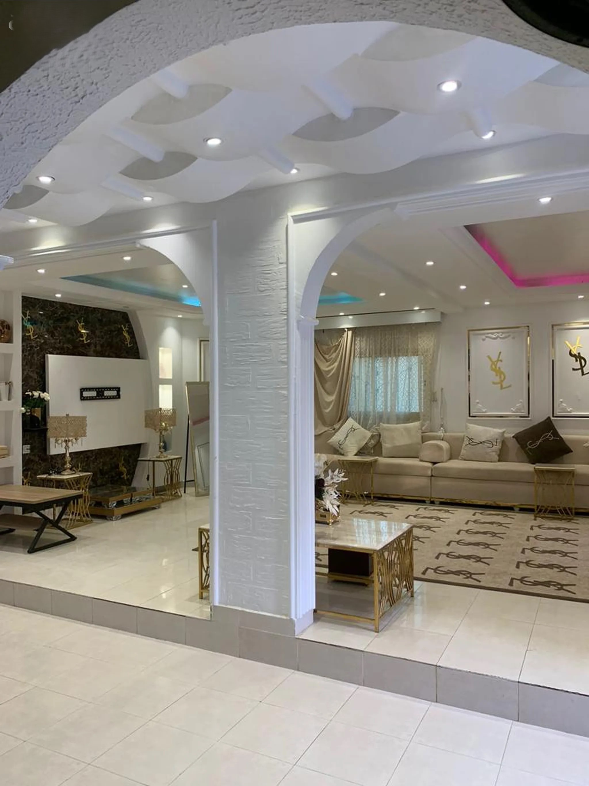 @ للبيع بيت بمساحة 300 متر تقريبي في عنيزة