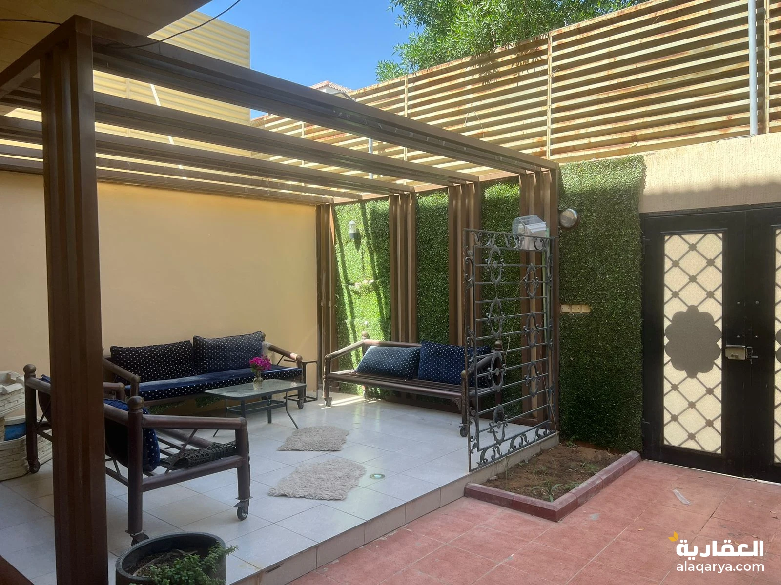 للبيــــــــع فيلا مساحة ٤٢٠ حي النخيل