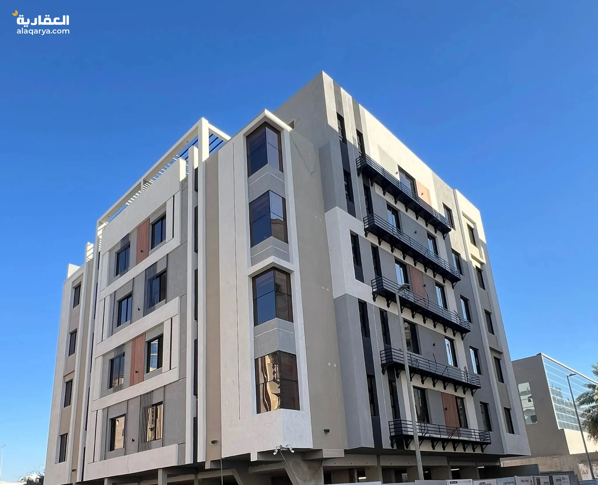 #شقة 4 غرف بجدة حي الروضة أمامية بمدخلين على شارعين جديدة جاهزة للسكن أفراغ فوري للبيع