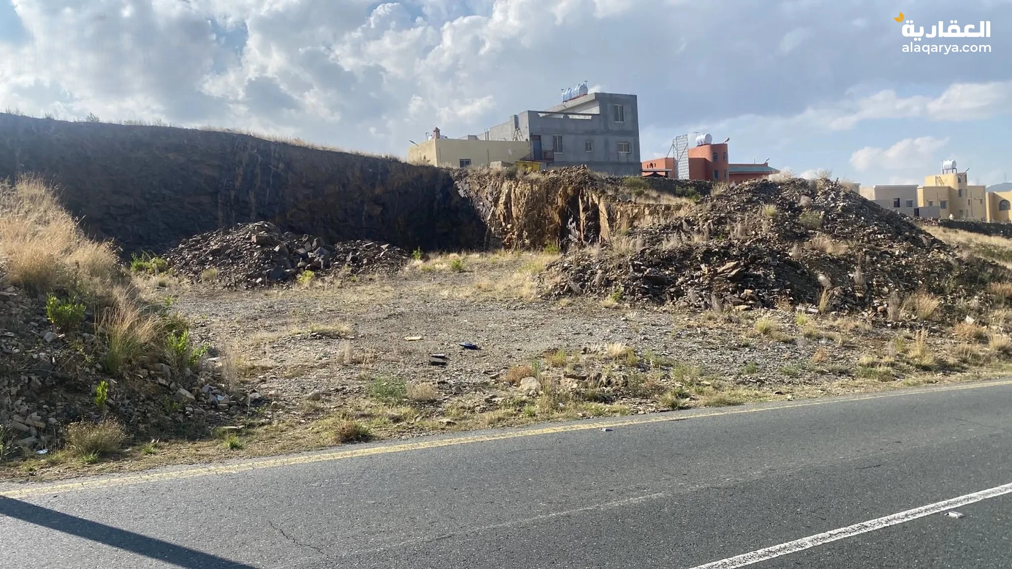 #ارض تجاريه سكنيه ابها حى السوده ( الكويتين) على ثلاث واجهات