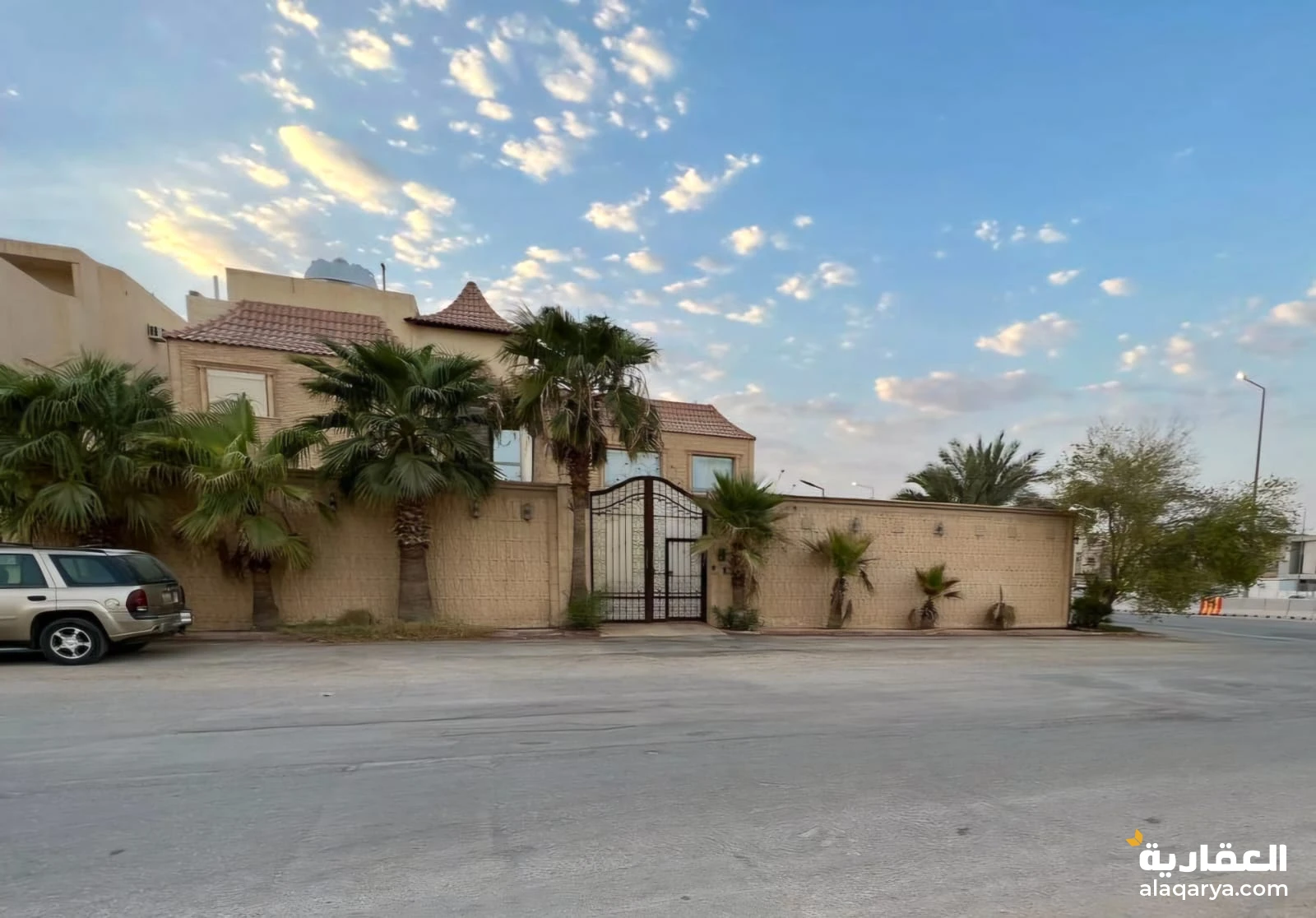 للبيع فيلا في حي قرطبه راس بلك ثلاث شوراع