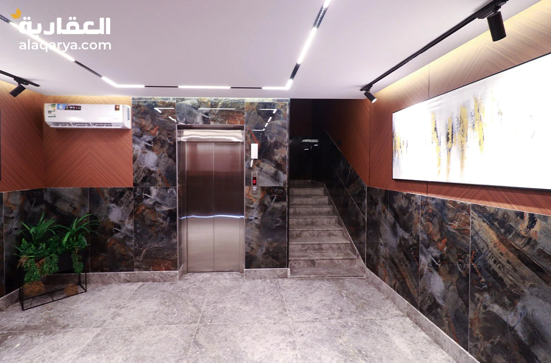 شقة 5 غرف كبيرة نص دور بحي السلامة للبيع أفراغ فوري