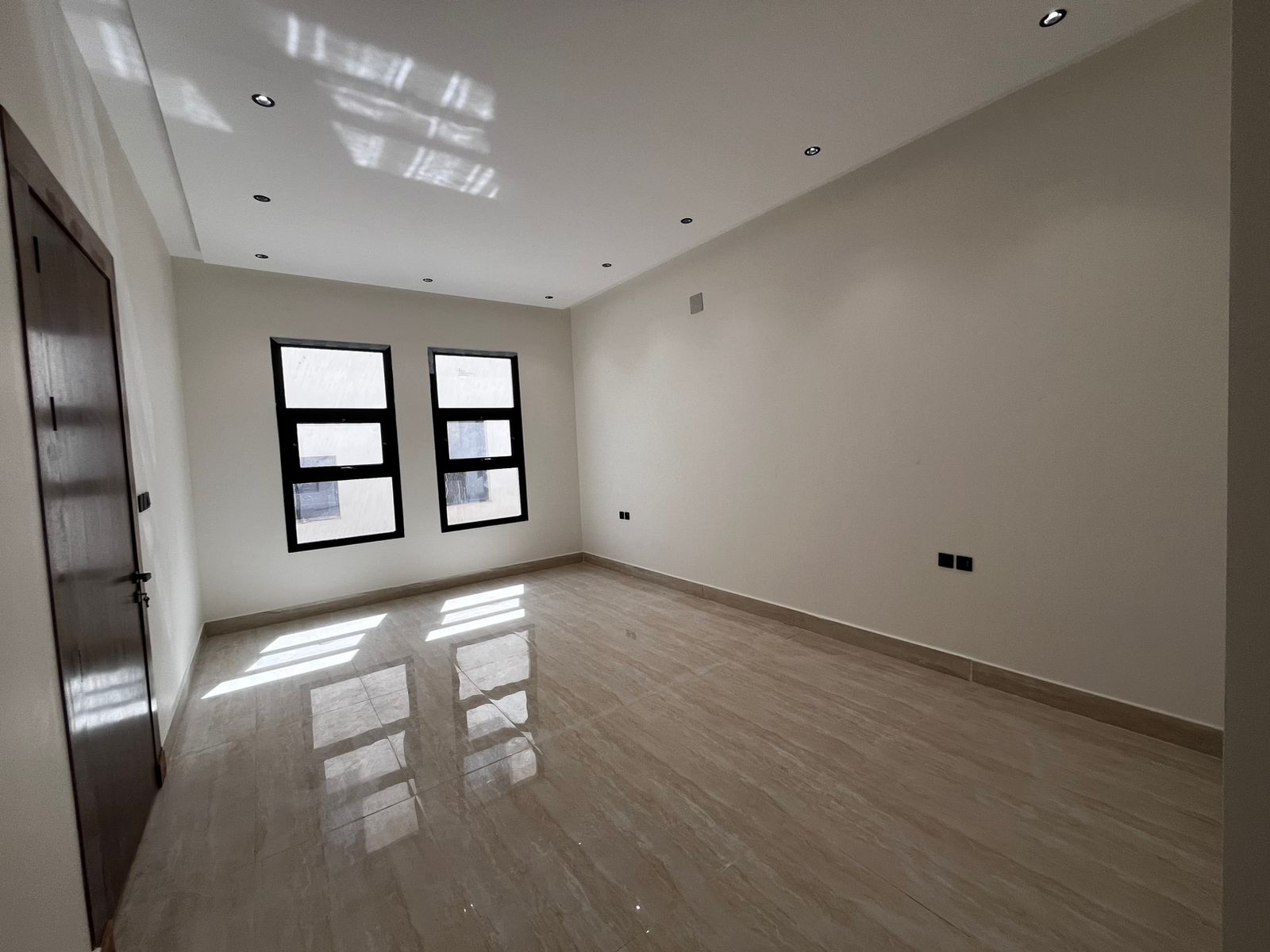 للبيع فلل متصلة تاون هاوس 3 ـدوار بحي الرمال