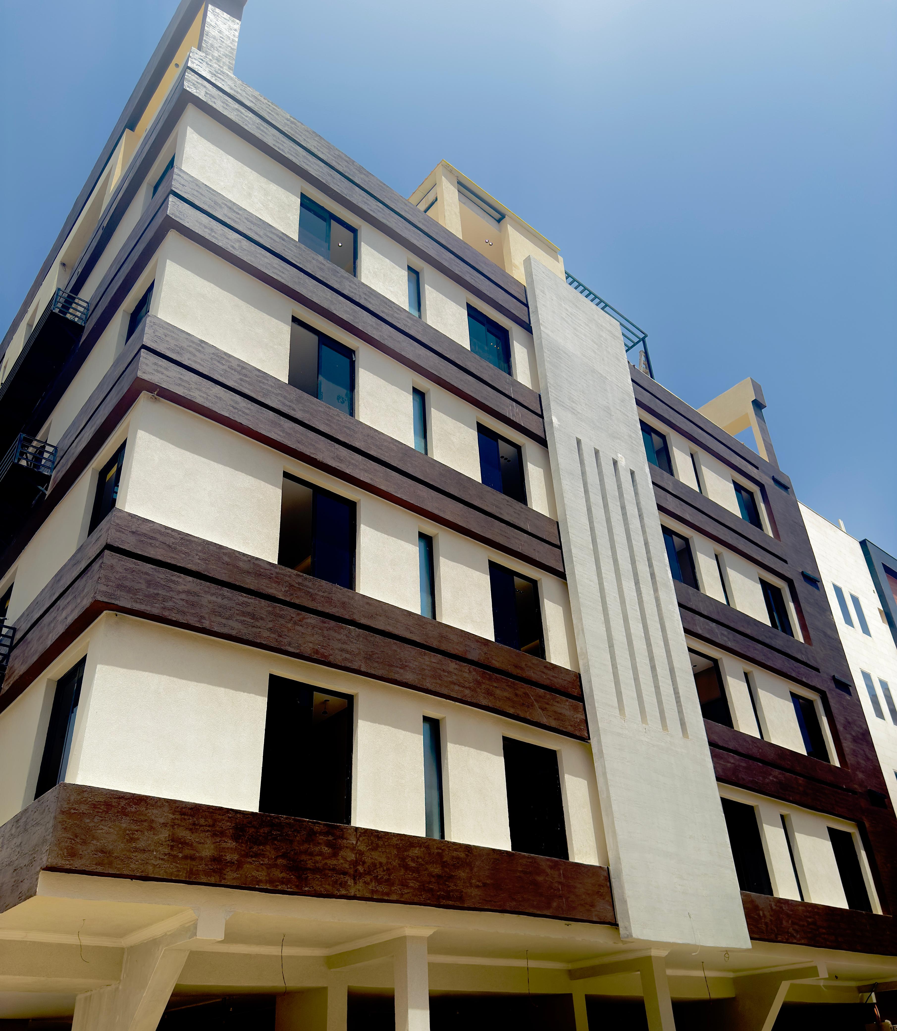 شقة 4 غرف بحي الروضة تقبل الكاش والبنك أفراغ فوري