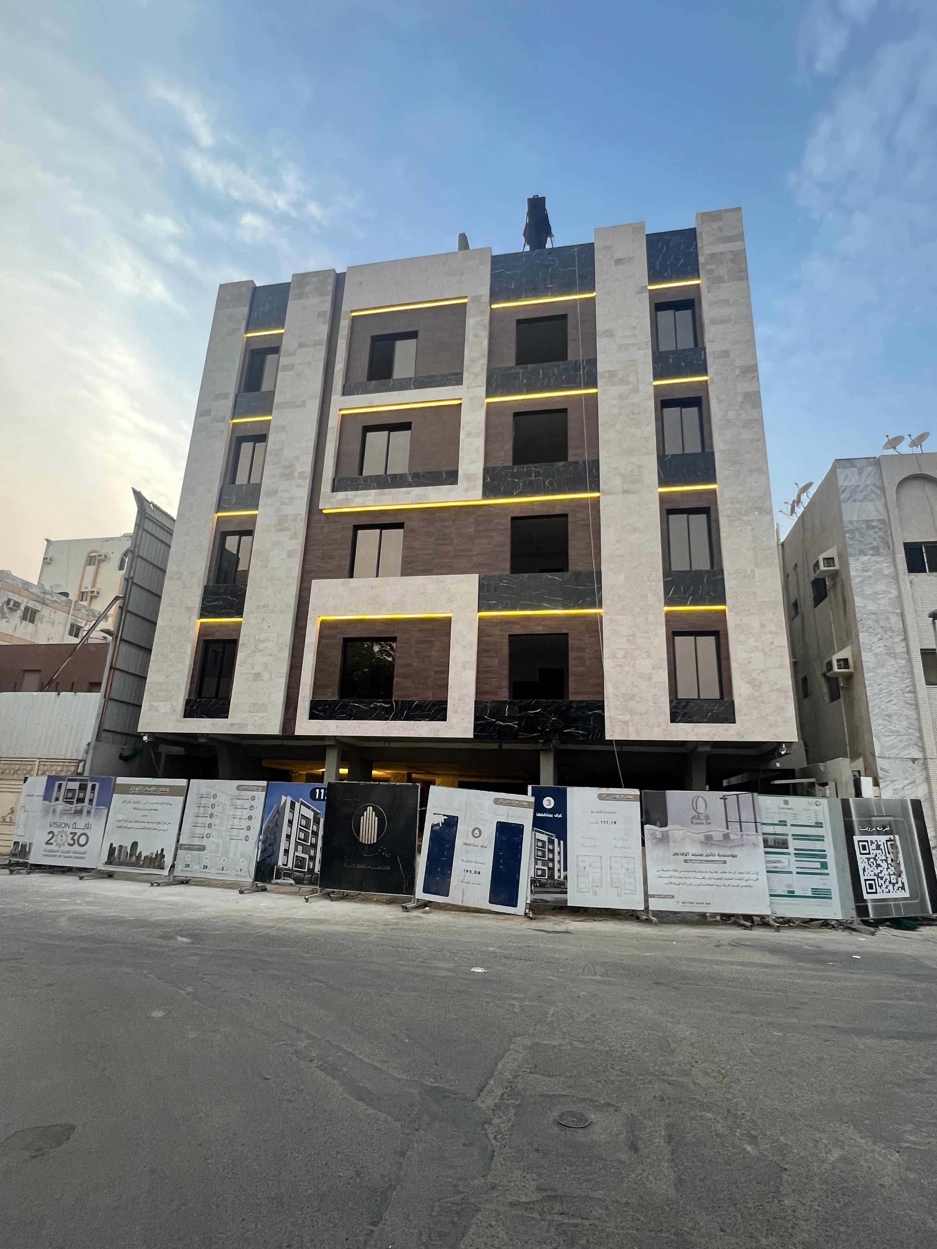 شقة 3 غرف بحي النعيم أفراغ فوري للبيع بمدخلين