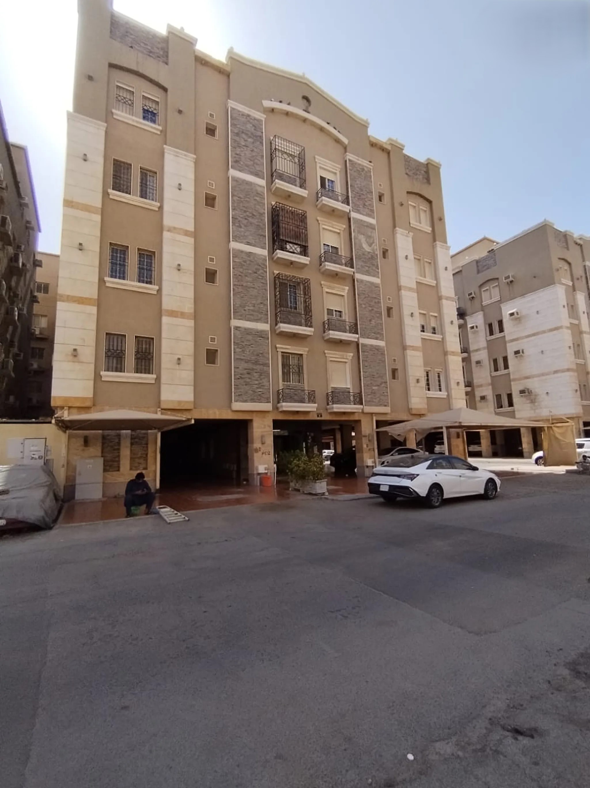 #شقه بسطح تمليك مساحه117 بحي الصفا