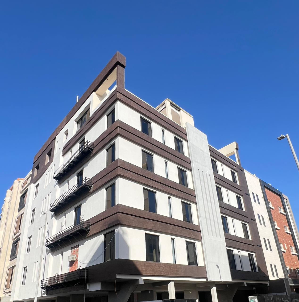 شقة 4 غرف بحي الروضة تقبل الكاش والبنك أفراغ فوري