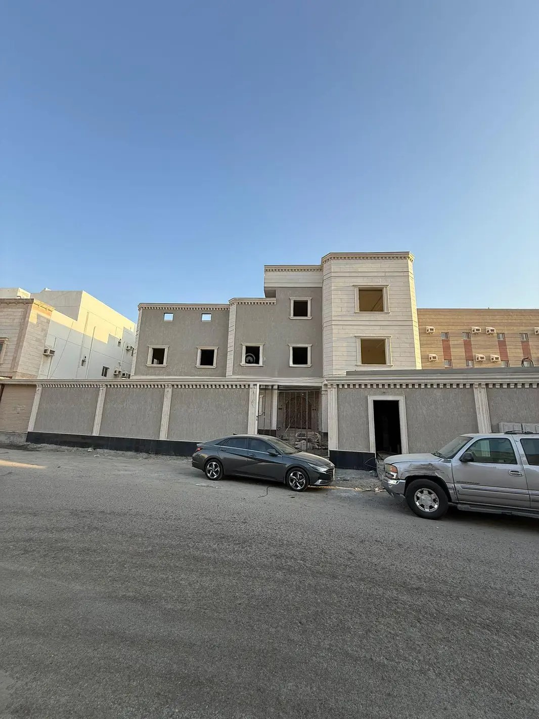 #عمارة سكنية وملحق للبيع