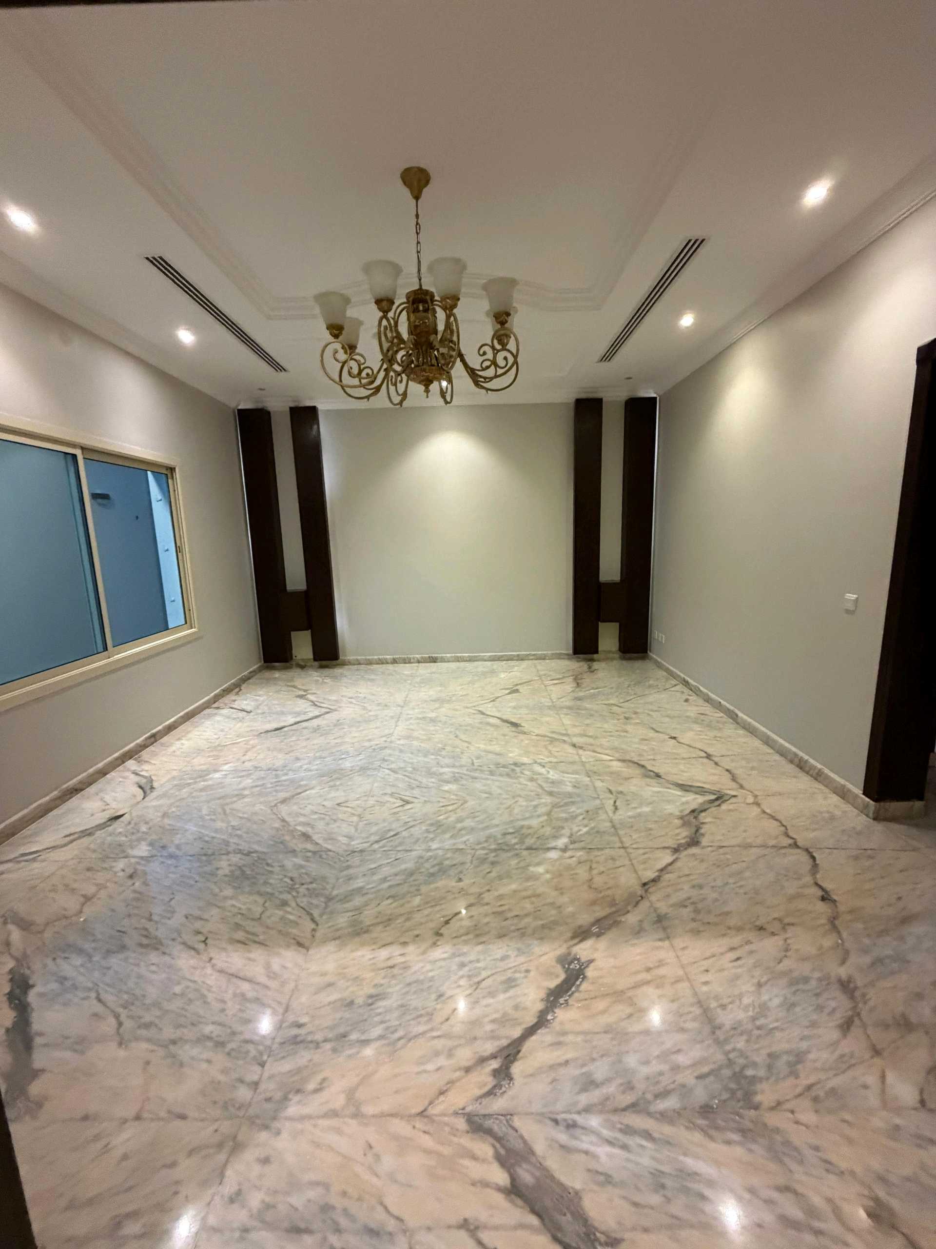 للبيــــــــع فيلا مساحة ٤٢٠