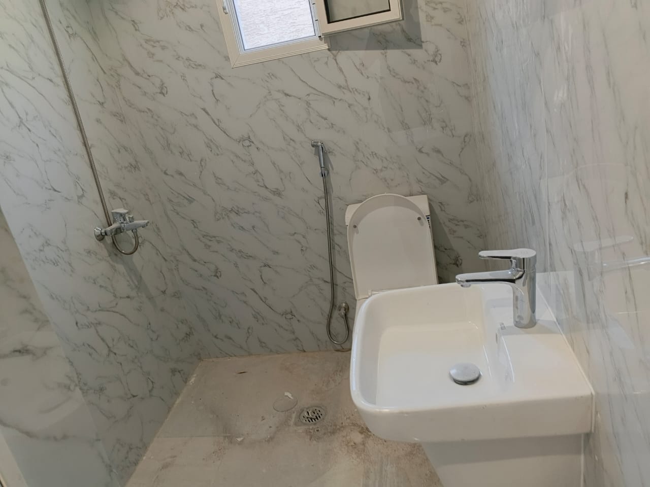 غرف عزاب للإيجار