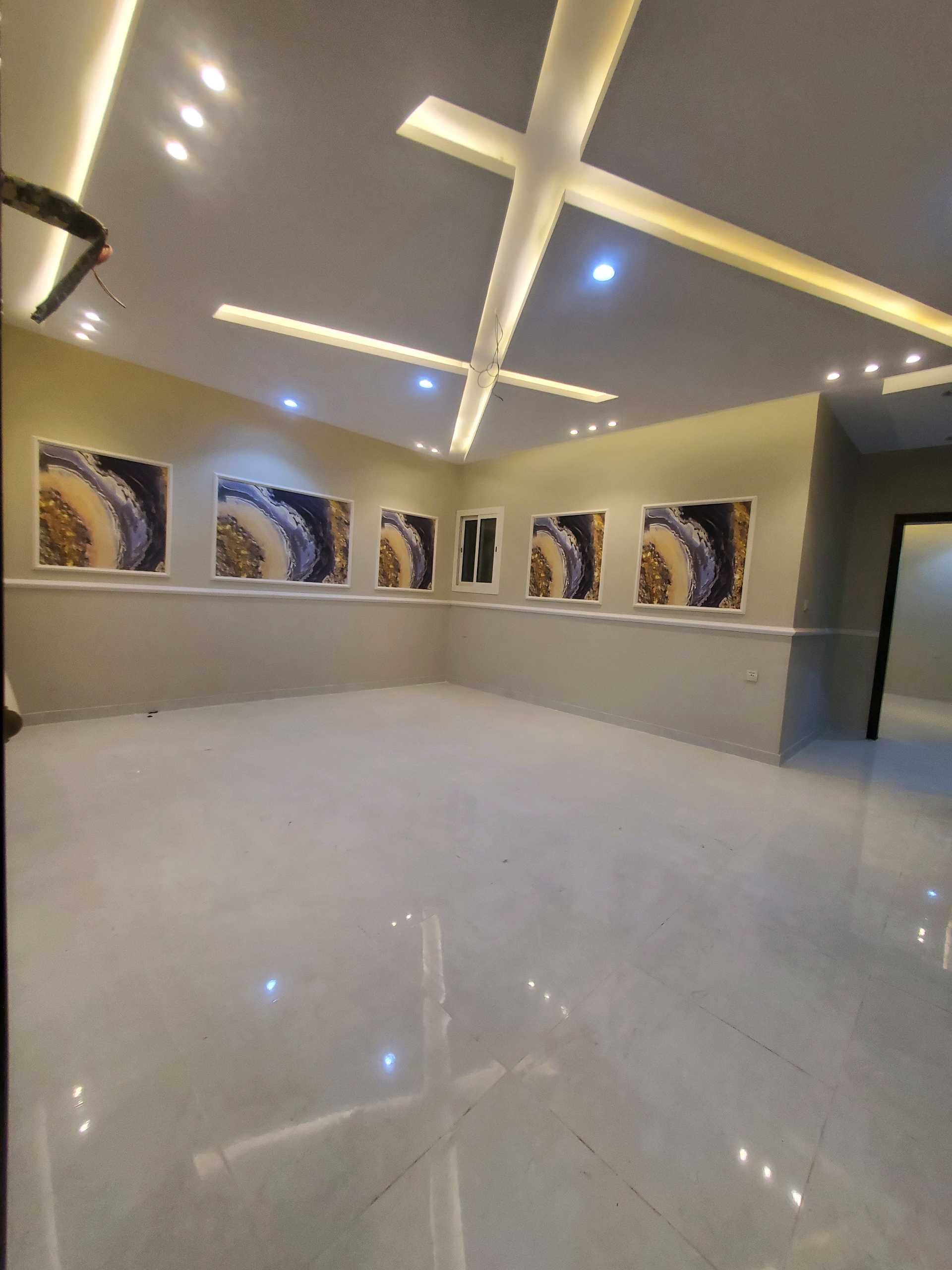 شقه روف فاخره للبيع