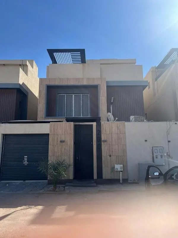 #فيلا للبيع حي العارض مع شقة