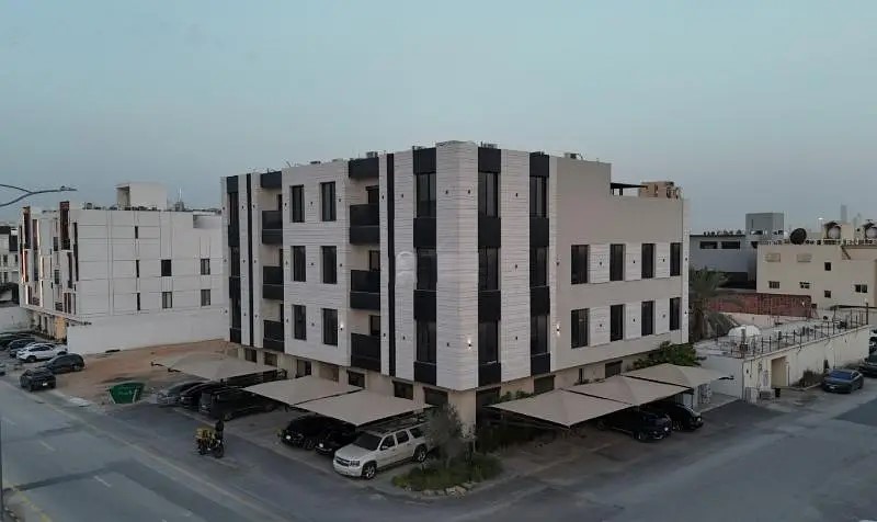 #للبيع شقة مع مساحة خارجية خاصة | حي القيروان