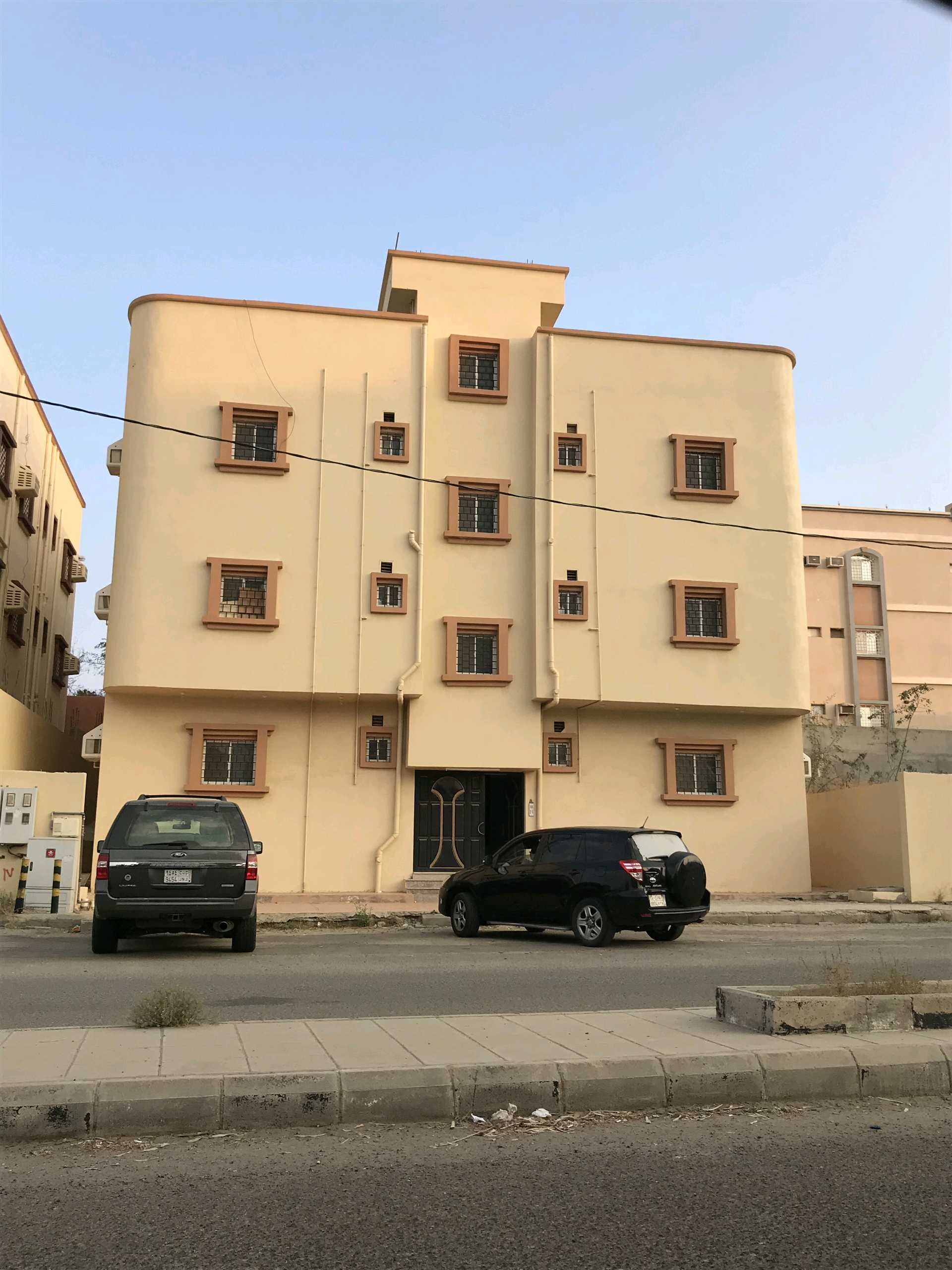 شقة دور ارضي للايجار بالشطيبة